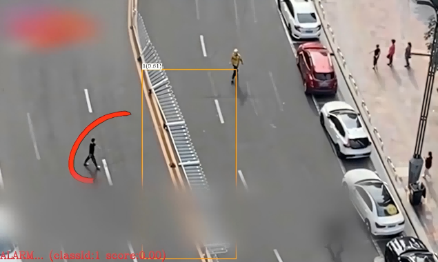 无人机交通护栏异常检测